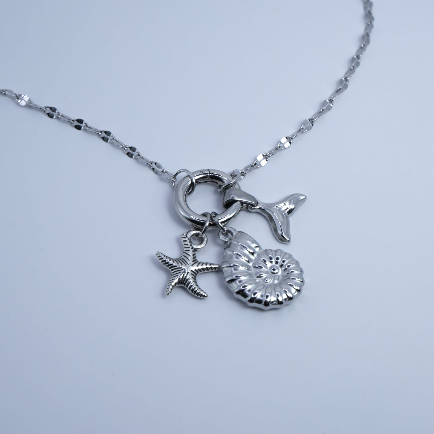 Colar Serene Prateado + Redondo + 3 Pendentes
